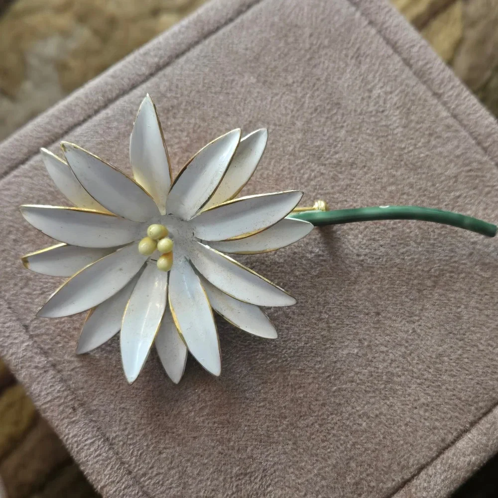 Vintage Signed Sandor Mid century‎ Enamel White Daisy Pin Brooch 1950's